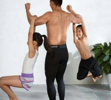 趙文卓三個孩子顏值各異，大閨女像爸，二兒子英俊，老三醜萌！ 