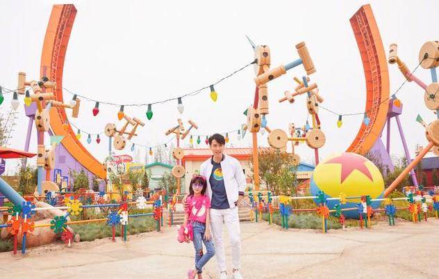 吳尊曬女兒近照，8歲neinei褪去嬰兒肥，五官精緻似翻版吳尊