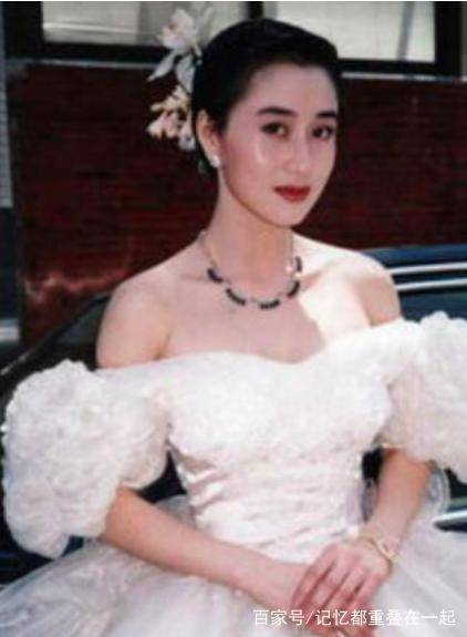 李連杰兩個女兒近照曝光，長成這模樣，網友：比成龍女兒強太多！