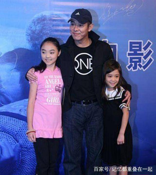 李連杰兩個女兒近照曝光，長成這模樣，網友：比成龍女兒強太多！