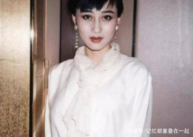 李連杰兩個女兒近照曝光，長成這模樣，網友：比成龍女兒強太多！