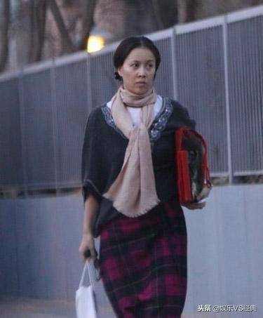 素顏走在街上，無人識的6位女星，是丑到哭還是判若兩人！