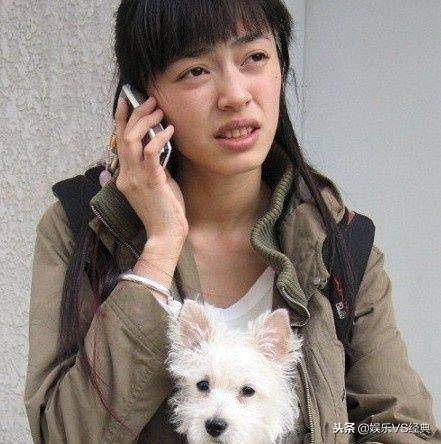 素顏走在街上，無人識的6位女星，是丑到哭還是判若兩人！