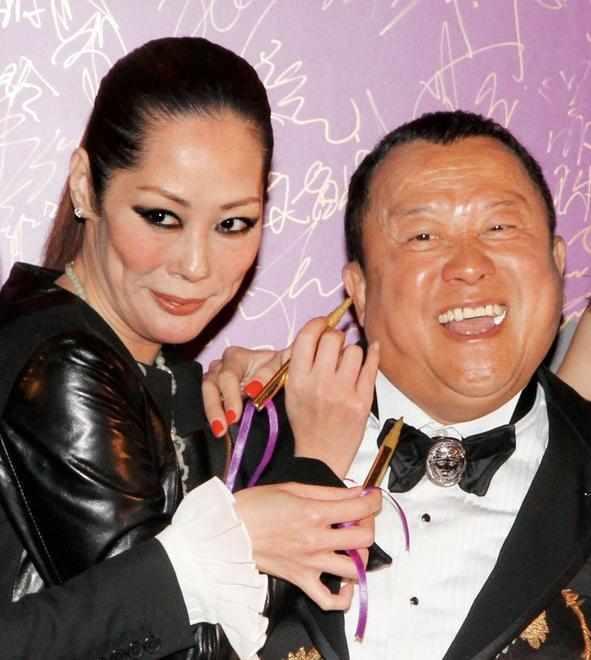 港台天后，與和尚未婚生子被拋棄，現狀與藍潔瑛相似讓人擔憂！