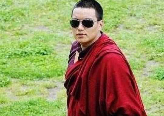 港台天后，與和尚未婚生子被拋棄，現狀與藍潔瑛相似讓人擔憂！