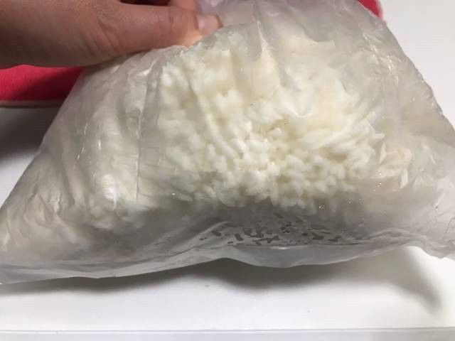 隔夜飯重生妙招，只需一個塑膠袋，粒粒分明，口感和新蒸的一樣。
