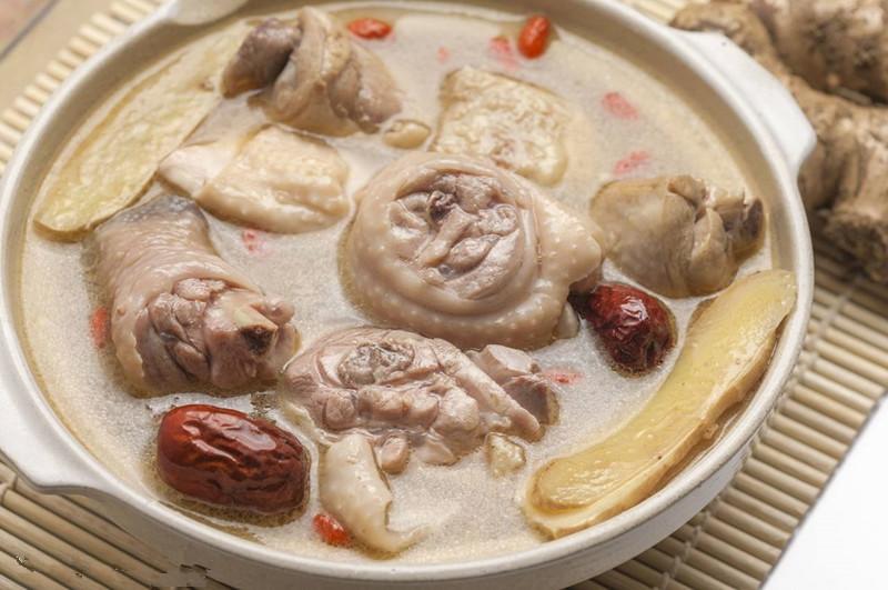 阿嬤的私房味麻油雞，飯店都不一定做得出來的好味道，鮮美好吃，強身健體！