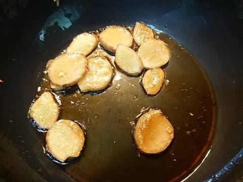 阿嬤的私房味麻油雞，飯店都不一定做得出來的好味道，鮮美好吃，強身健體！