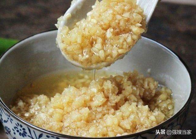 廚師長：為什麼飯店的蒜蓉醬那麼香？掌握這些技巧，一樣蒜香撲鼻