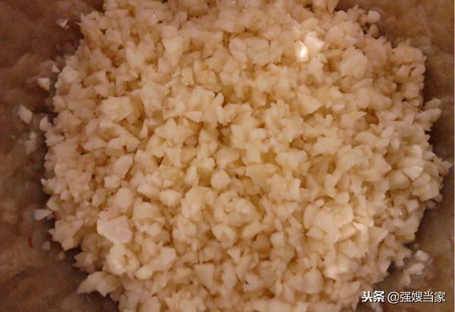 廚師長：為什麼飯店的蒜蓉醬那麼香？掌握這些技巧，一樣蒜香撲鼻
