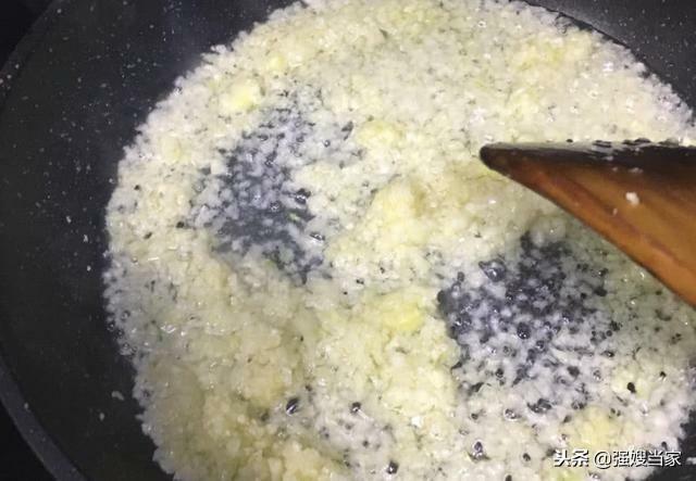 廚師長：為什麼飯店的蒜蓉醬那麼香？掌握這些技巧，一樣蒜香撲鼻