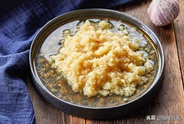 廚師長：為什麼飯店的蒜蓉醬那麼香？掌握這些技巧，一樣蒜香撲鼻