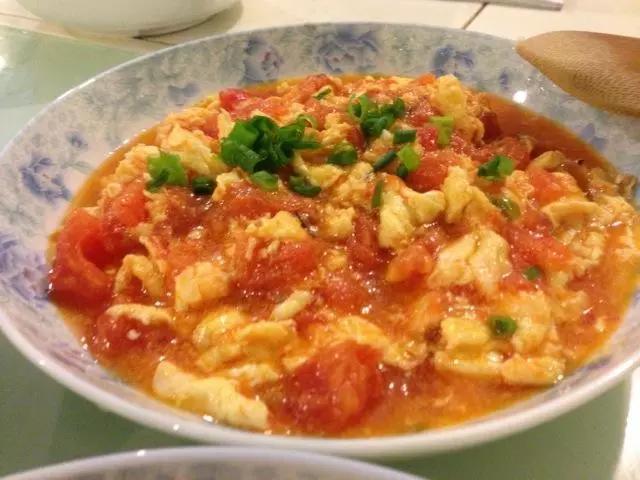 西紅柿炒蛋時，雞蛋千萬不要直接下鍋炒，多加一步，美味翻倍