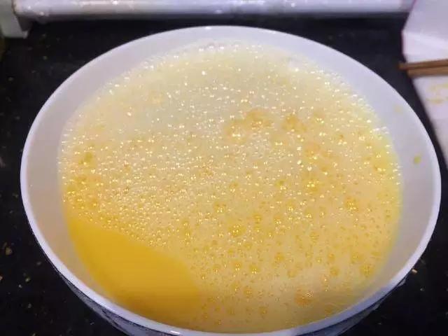 西紅柿炒蛋時，雞蛋千萬不要直接下鍋炒，多加一步，美味翻倍