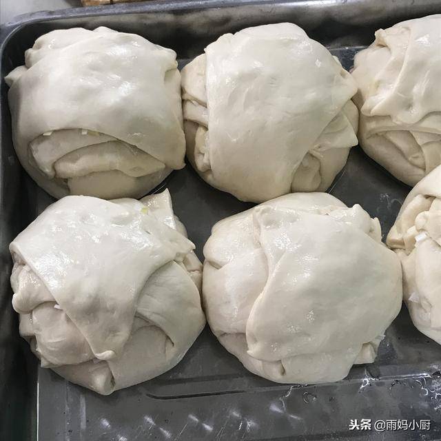 自從跟早餐店師傅，學會了這款蔥油餅，一周買次麵粉，天天吃不夠