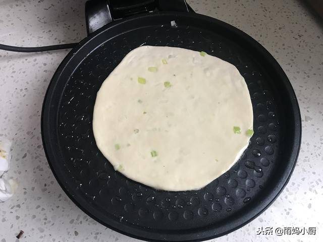 自從跟早餐店師傅，學會了這款蔥油餅，一周買次麵粉，天天吃不夠