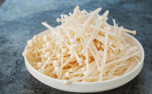 金針菇不要再涮火鍋了，換種花樣吃，能護膚美白，美味又營養！
