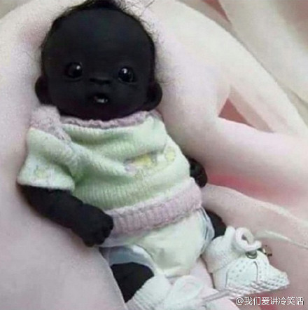 直擊世界上最黑的嬰兒，如今已經長大變這樣，網友：晚上自帶隱身功能！
