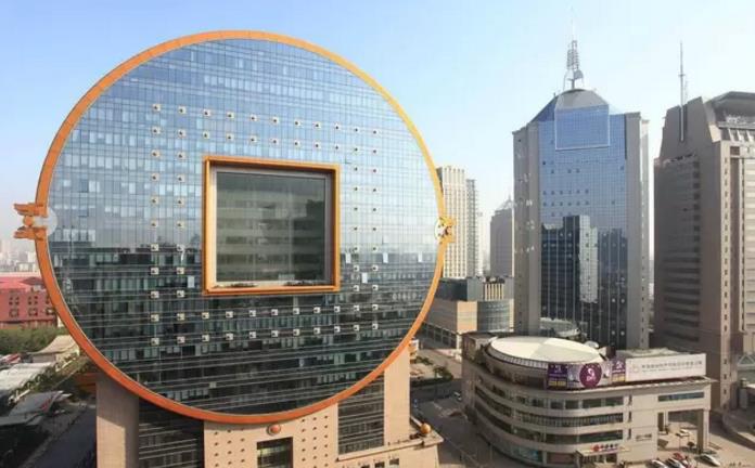 世界最大青花瓷建築建成！占地285畝、斥資400億，外形仿照景德鎮青花瓷，內部更是另有乾坤