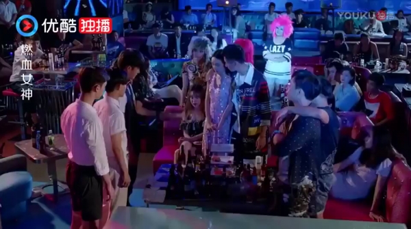 富二代仗著自己有錢老愛欺負同學，結果「這位同學」背景卻大有來頭！網友看完大喊：好爽！