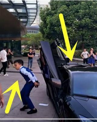 他身高不到一米五 成名時開豪車抱美女 如今生病無人搭理全靠救濟