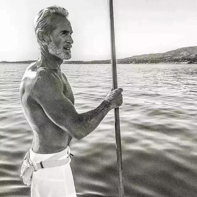 60歲的大爺，20歲的身體，18歲的生活方式，這才是活得最賺的人生 
