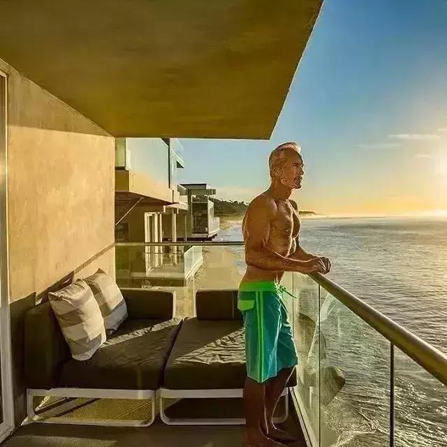 60歲的大爺，20歲的身體，18歲的生活方式，這才是活得最賺的人生 