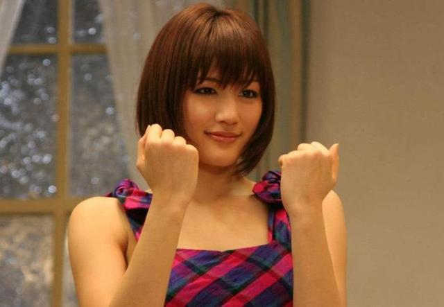 日本女性機器人問世，就外表來看，還真分不出真人還是機器 