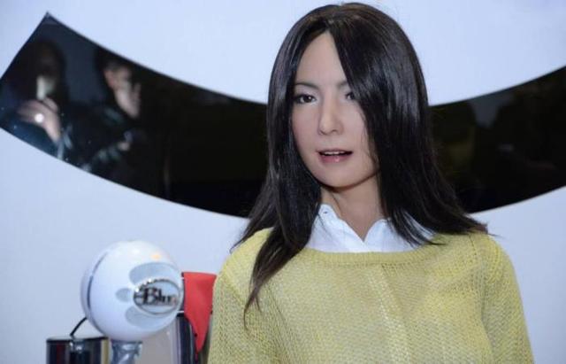 日本女性機器人問世，就外表來看，還真分不出真人還是機器 