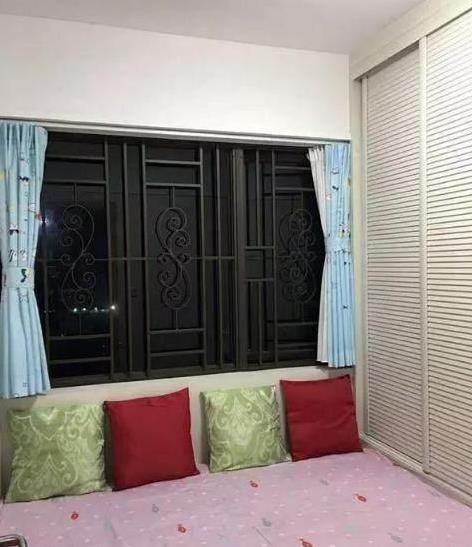 老婆堅持在洗手間裝「兩個門」, 開始我不解, 完工後鄰居紛紛效仿
