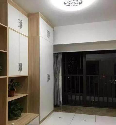 老婆堅持在洗手間裝「兩個門」, 開始我不解, 完工後鄰居紛紛效仿