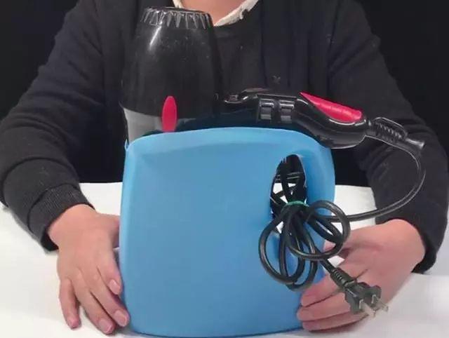 洗衣精桶千萬別丟！剪一刀掛插座上，老婆說我超聰明！