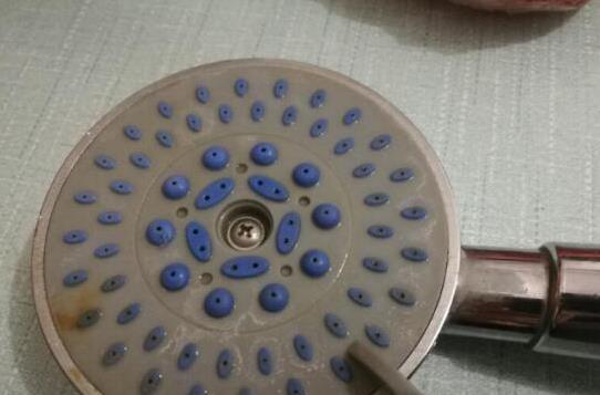 塑膠袋套在噴頭上太實用了，解決了家家戶戶的難題