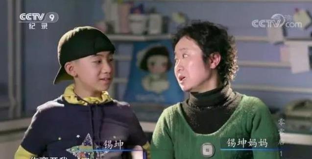 10年跟拍5個孩子，反差巨大，放手的媽媽VS不放手的媽媽形成鮮明對比