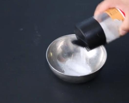 教你不用一滴水，一年沒清理的冰箱，立馬煥然一新，快告訴家裡人
