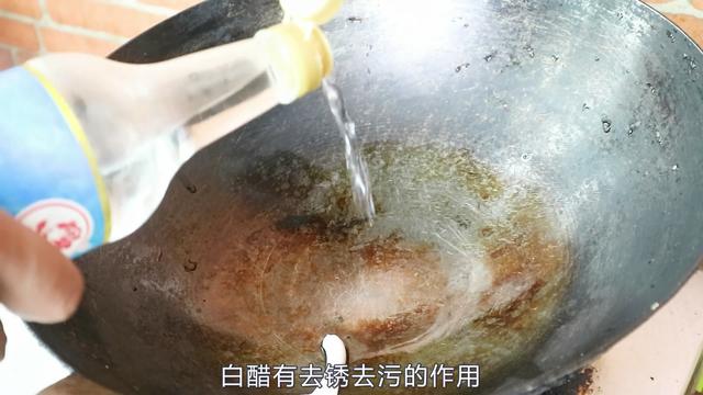 家裡的鐵鍋老是生銹？只用它泡3分鐘，舊鍋瞬間變新鍋，不生鏽不粘鍋，比千元鐵鍋還好用