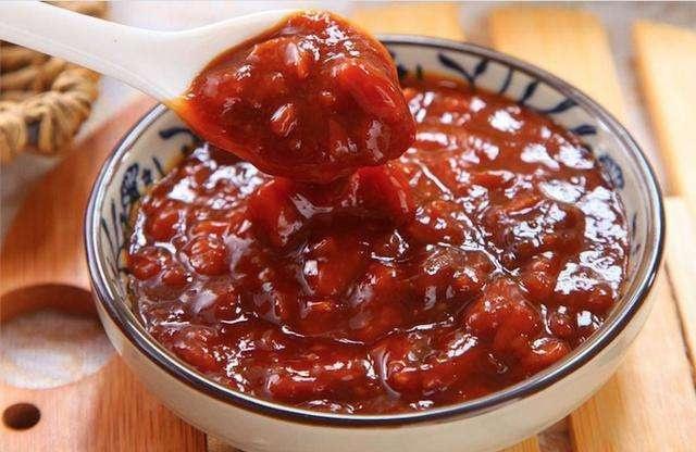 農村用它當柴燒，籽可以做枕頭助失眠，葉子用來做豆瓣醬是一絕