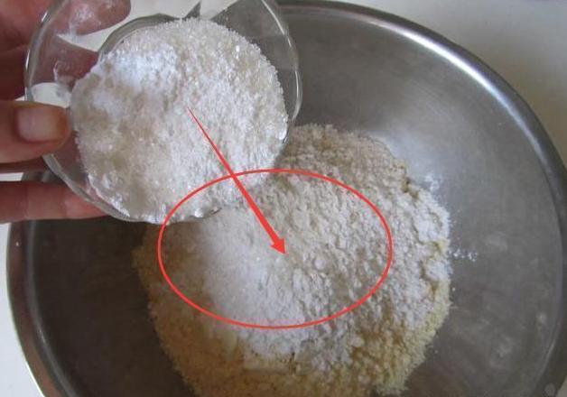 紗窗用了一整年灰塵太厚風都吹不進來？教你一個小絕招，不用拆下來也能洗乾淨！
