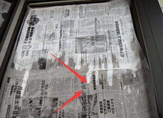 紗窗用了一整年灰塵太厚風都吹不進來？教你一個小絕招，不用拆下來也能洗乾淨！