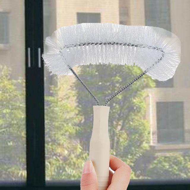 紗窗用了一整年灰塵太厚風都吹不進來？教你一個小絕招，不用拆下來也能洗乾淨！