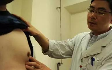 夫妻雙雙患上乳腺增生，只因這個習慣，千萬別在這么喝了！
