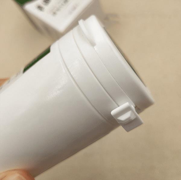 牙黃牙臭別用鹽水洗，蠢！一常見物，往水一丟，還你一口「大白牙」!
