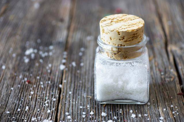 腦中風都是「吃」出來的？醫生：過了50歲，這3種食物再喜歡也要忌口，戒掉4惡習，腦血管不好的人注意！