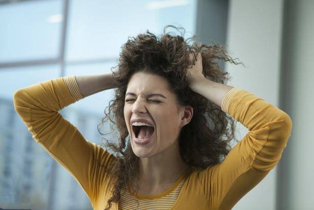 腦中風都是「吃」出來的？醫生：過了50歲，這3種食物再喜歡也要忌口，戒掉4惡習，腦血管不好的人注意！