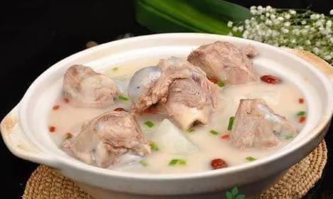 「骨質疏鬆菜譜」公開啦！原來「吃這些」能讓骨骼更加強壯！