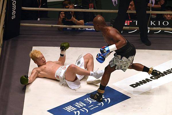 兩分鐘擊倒日本格鬥神童三次，梅威瑟這千萬美元賺得太容易了