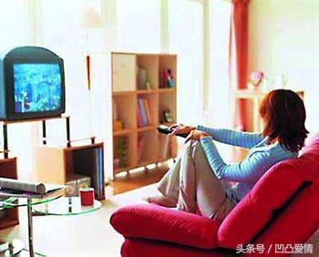 大姑姐賴在娘家5年，我讓她搬走，婆婆：閨女，住多久我養多久
