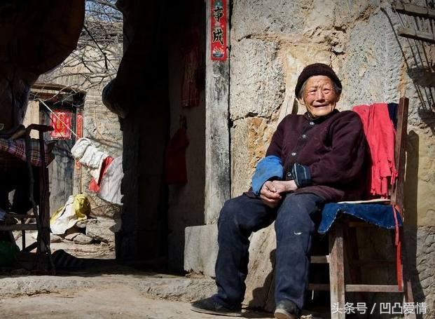 婆婆：誰給我們養老我就把財產留給誰！大姑姐：不稀罕！