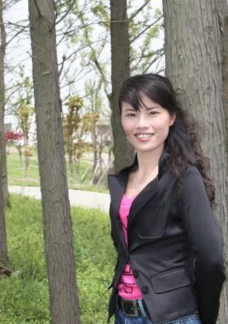 女兒肚子疼看病，大夫不讓我進，聽到女兒尖叫聲，我撲進去看到一幕雙腿發軟