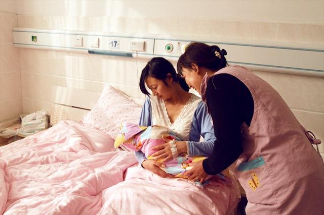 二胎又生女兒，坐月子自己做飯，小姑子送一箱雞蛋，我砸了婆家